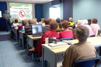 Charla para mayores celebrada anteayer en el Aula Cemit de Fisterra.