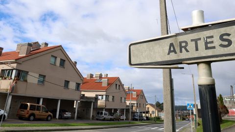 Las 21 viviendas sociales de Ribeira estn situadas en la zona de Xars, en la parroquia de Artes