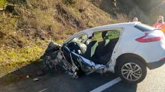 Uno de los dos autom�viles implicados en la colisi�n, que se produjo cerca de Os Peares