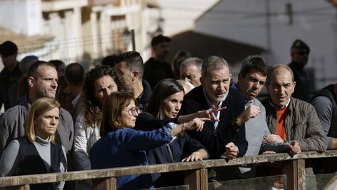 Los reyes, en su visita a Chiva, junto al ministro de Poltica Territorial y el presidente de la Generalitat 