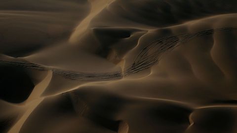 Las huellas se ven en la arena durante la Etapa 2 de Pisco a San Juan de Marcona, del Rally Dakar en Per�