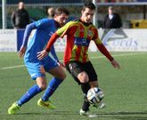 Dani Bea (en la imagen, presionado por Vieites) marc� frente al Barbad�s su sexto gol en liga. 
