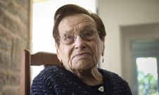 Mar�a Josefa Espasand�n, Maripepa de Rieiro, de 106 a�os, goza de buena salud y es muy activa