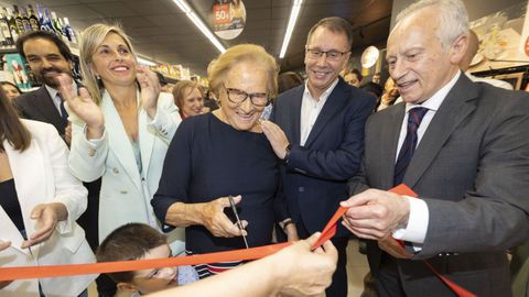 Elisa P�rez sent� las ra�ces de Joalper con su marido