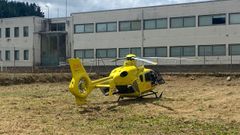El helic�ptero del 061 trasladada a una vecina de Friol a la unidad de quemados del Chuac tras una deflagraci�n en su domicilio