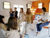 Beatriz Mato, ayer en la Casa da Xuventude con los voluntarios. 