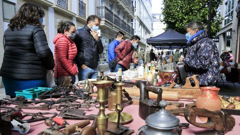 Tambi�n dentro del programa de las fiestas, en la R�a da Ra��a se celebr� una feria de artesan�a y antig�edades