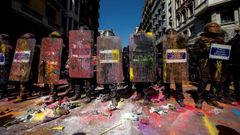 Tensi�n por la doble manifestaci�n de independentistas y polic�as en Barcelona