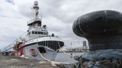 El barco de la oeneg Open Arms atracado en Tenerife.
