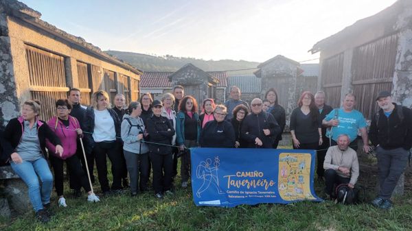 Peregrinos que recorren el Cami&ntilde;o de Ignacio Taverneiro