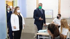 La consejera de Educacin del Principado, Lydia Espina, y el presidente asturiano, Adrin Barbn, durante la inauguracin del curso de Educacin Secundaria Obligatoria (ESO) y Bachillerato en el IES Avelina Cerra, de Ribadesella