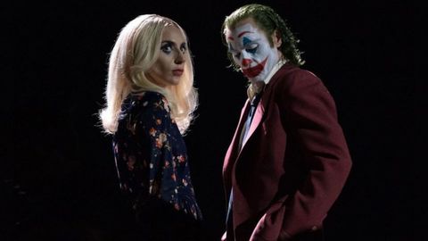 Gaga como Harley Quinn y Phoenix como el Joker en el musical Joker: Folie a deux.