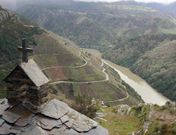 El ca��n del Sil con el agua del r�o te�ida de un intenso tono marr�n, fotografiado ayer desde el mirador de Pena do Castelo, en la parroquia de Doade (Sober). 