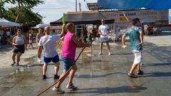 Las actividades de agua y otros juegos tradicionales fueron la alternativa a las atracciones en las fiestas de Matam� este a�o.