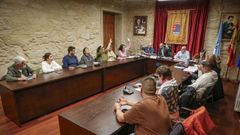Imagen de archivo de un pleno de la corporaci�n rianxeira.