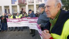 MANIFESTACION DE EMIGRANTES RETORNADOS EN RIBEIRA