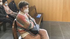 La investigada, en primer t�rmino, durante el juicio que se celebra en el juzgado penal 1 de Ourense