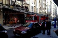 Los bomberos ourensanos acuden a todo tipo de alarmas, entre ellas el desprendimiento de cascotes. 