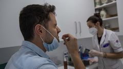 Autotest de ant�genos en la farmacia de la avenida de Barcelona, ayer por la tarde