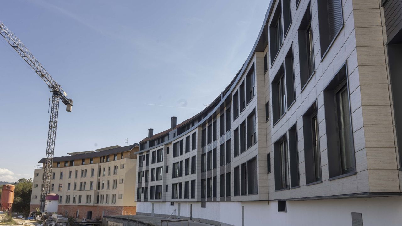 Ames aborda la crisis por la falta de vivienda y su precio con el foro «Horizonte fogar digno»