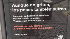 Lema de la campa�a de una semana sin comprar pescado, en Gij�n.