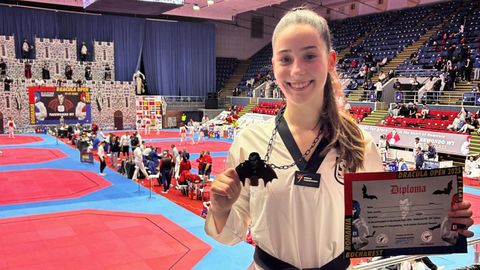 Tomasa Franco, con su peculiar medalla en Bucarest.