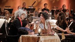 Los actores portugueses Sof�a Nereida y Ant�nio Teixeira escenifican �O grande Beethoven�, espect�culo que conmemora el 250 aniversario de Beethoven.