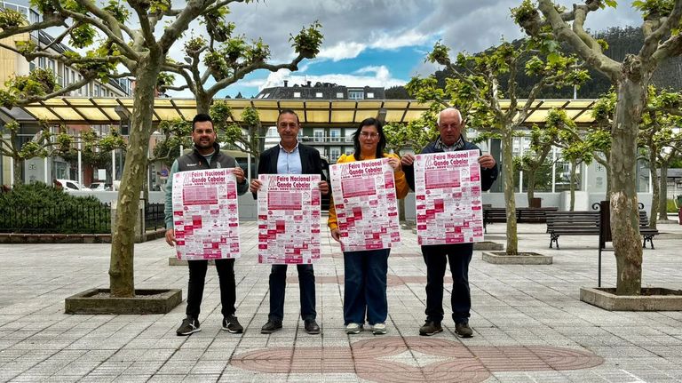 En la presentaci�n del cartel estuvieron�Demetrio Salgueiro, alcalde de Xove; Dolores Meit�n, concejala de Agricultura, Gandar�a e Montes, acompa�ados por Leandro Quelle y Rub�n Rubi�os como miembros de la asociaci�n equina A Medela
