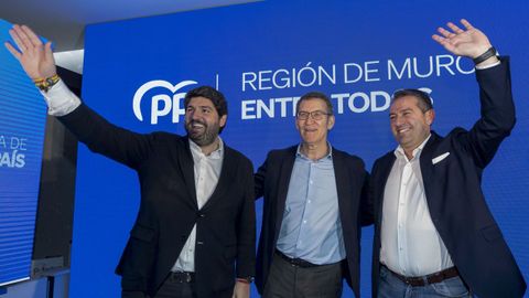 El presidente del Partido Popular Alberto N��ez Feijoo, el presidente de la Regi�n de Murcia, Fernando L�pez Miras, y el alcalde de Alcantarilla, (Murcia), Joaqu�n Buend�a.