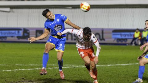 Remate de cabeza de Amin en el �rea contraria