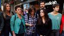 La diputada de Candidatura de Unidad Popular (CUP) en el parlamento catal�n, Mar�a Sirvent (2d), junto a la vicepresidenta de PdeCAT, M�riam Nogueras (i), a la diputada de ERC en el Congreso, Marta Rosique (d), y a la diputada por EH Bildu en el Congreso, Mertxe Aizpurua (2i), esperan este jueves ante la Audiencia Nacional en Madrid donde ha acudido, junto a otros pol�ticos independentistas, para dar apoyo a los siete miembros de los CDR detenidos el pasado lunes por los supuestos delitos de rebeli�n