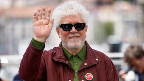 Pedro Almod�var, en la presentaci�n de �Amarga Navidad� en el festival de Cannes