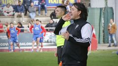 Secho se pas� casi todo el partido de pie, pegado a la banda