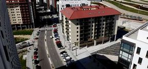 La calle Teixugueiras es la arteria central del barrio y �nica v�a edificada en el nuevo vecindario vigu�s que reclama mejoras.