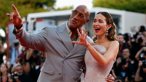 Los actores Dwayne Johnson y Emily Blunt, posando en la presentacin del filme The Smashing Machine.