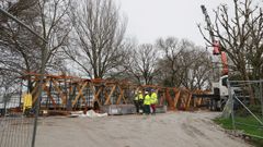 Obras de rehabilitaci�n de la pasarela peatonal del Alfonso Molina.