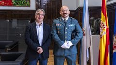 Luis Menor, presidente de la Diputaci�n de Ourense, recibi� al teniente coronel de la Guardia Civil. Rafael Berguillo.
