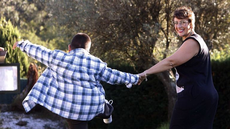Mar Ambroa, que ahora es madre de un ni�o, con el que se fue a vivir a una aldea para disfrutar de la naturaleza.