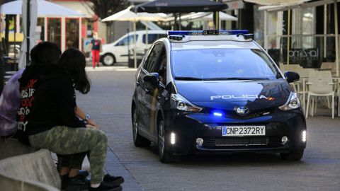 Un coche de polica en el barrio de A Milagrosa