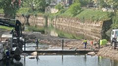 Detalle de las obras que se llevan a cabo en la presa de A Pinguela 