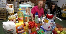 Amigos de Galicia empieza a recoger a travs de Facebook donaciones de alimentos.