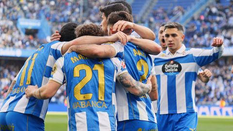 Los jugadores del Deportivo celebra el 1-0 ante el Eibar.