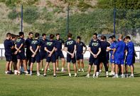 Nando areng� a los suyos ayer antes de empezar la sesi�n de entrenamiento.