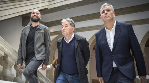 Miguel Fern�ndez Lores, en el centro, con el portavoz del PP, Rafa Dom�nguez (derecha) y el del PSOE, Iv�n Puentes (izquierda)