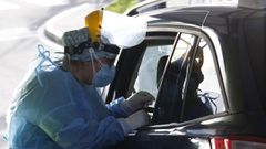 Pruebas PCR para la detección del coronavirus en el covidauto del Chuac