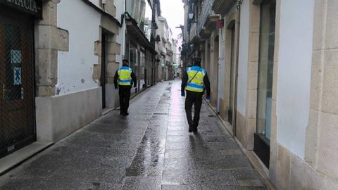 La Polica Local supervisa el cumplimiento del estado de alarma en Viveiro