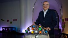 MONCHO NU�EZ EN EL ACUARIO
RAMON NU�EZ CENTELLA
DIRIGIO LOS MUSEOS CIENTIFICOS CORU�ESES DURANTE A�OS.