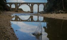 �Tendendo pontes�, de Bakteeva en la playa de Rueta.