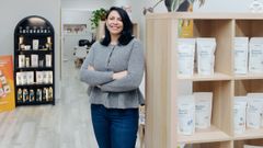 Dcil Len, en el local donde distribuye sus complementos alimenticios y tambin establece sus planes de adelgazamiento y cuidado del metabolismo