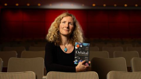 Harvey, autora de Orbital, no Southbank Centre's Royal Festival Hall, de Londres, tras gaar o Booker 2024.